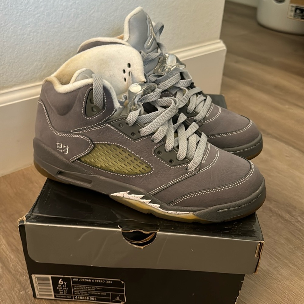 Perfect Condition Wolf 🐺 Grey 5s